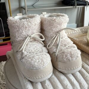 Adorable White Snow boot